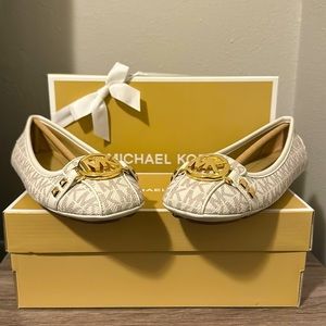 Brand New Michael Kors pumps/flats